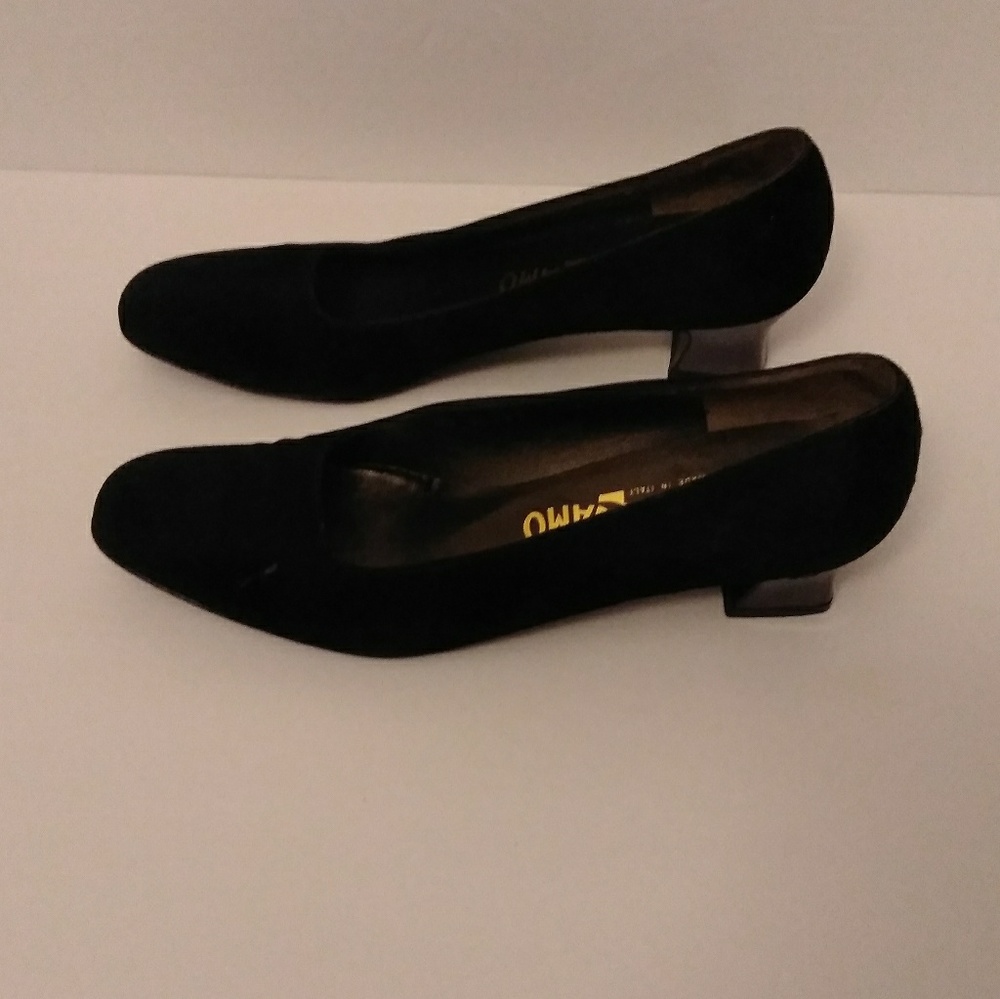 Salvatore Ferragamo suede kitten…